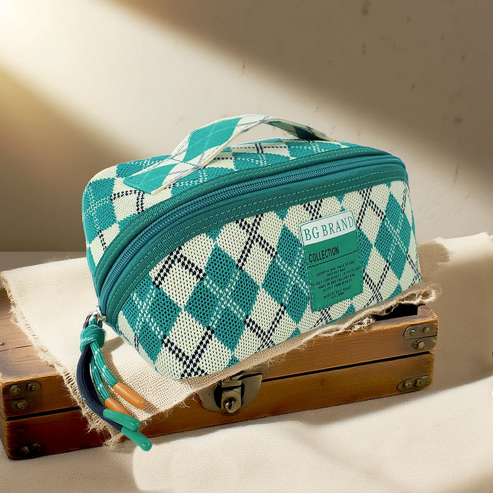 Knit makeup case with top handle